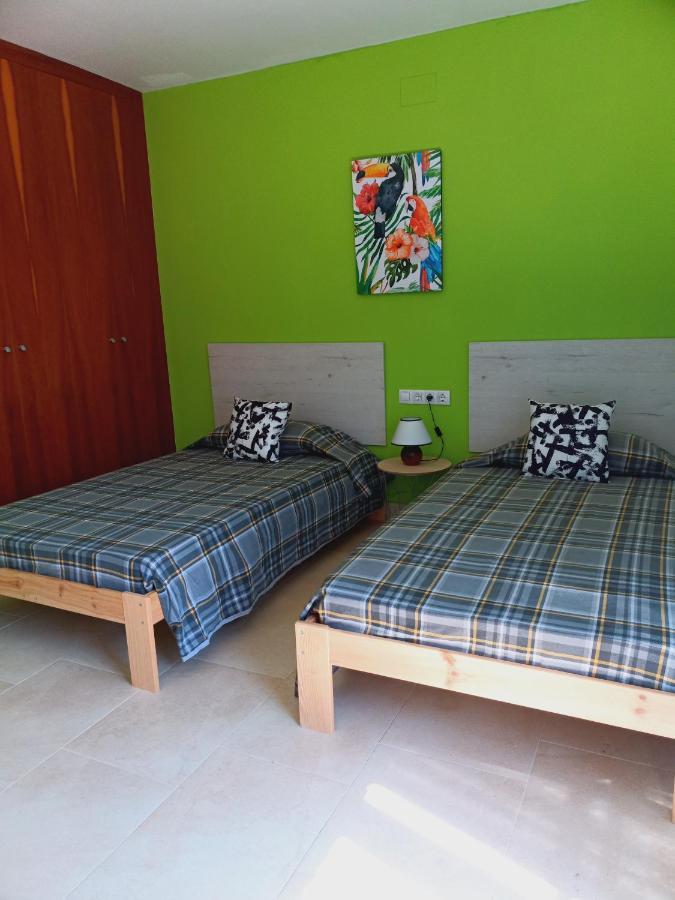 Chalet Amplio Con Jardin Y Zona Barbacoa. ريوس المظهر الخارجي الصورة