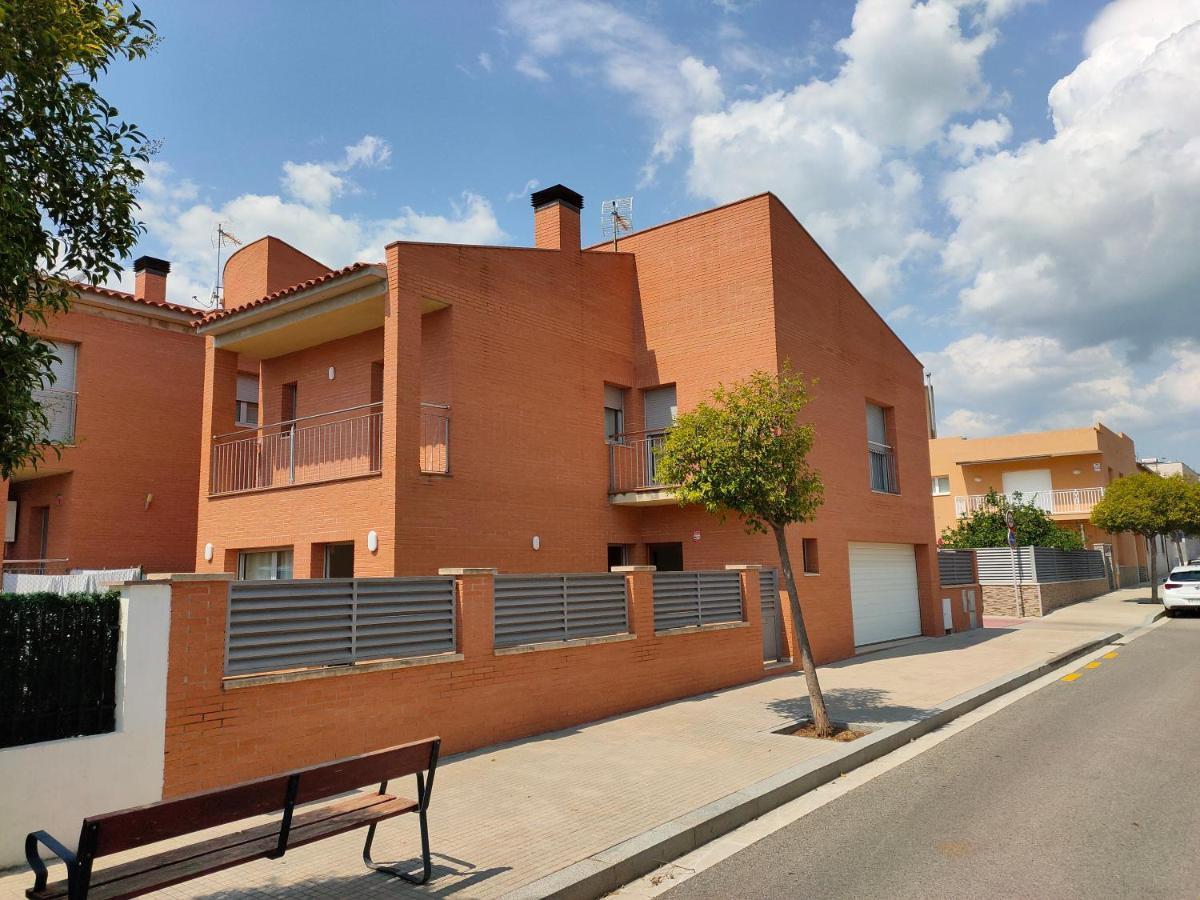 Chalet Amplio Con Jardin Y Zona Barbacoa. ريوس المظهر الخارجي الصورة