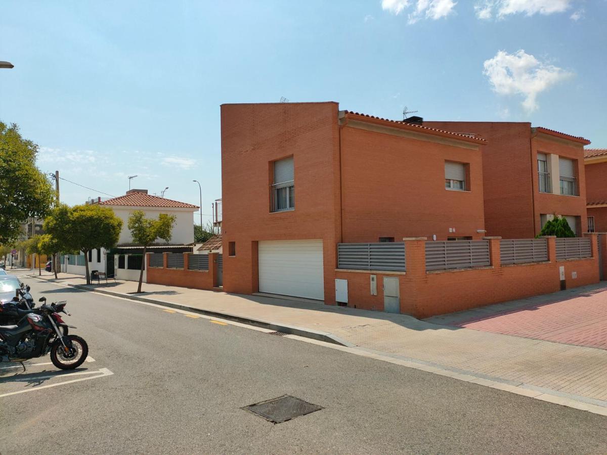 Chalet Amplio Con Jardin Y Zona Barbacoa. ريوس المظهر الخارجي الصورة
